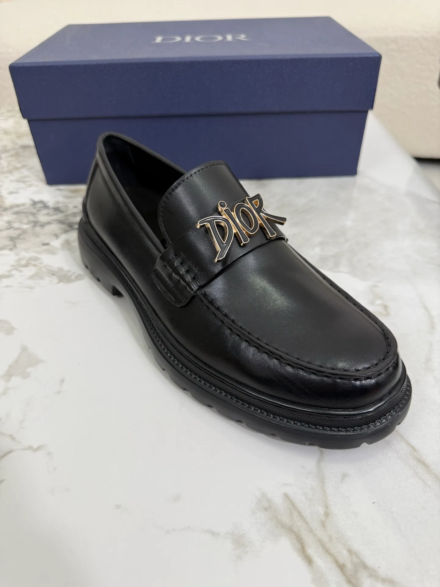 [ DIOR ] Top P: 820💰 ▪️Size: 39-44 (customized for 38.45) Top male leather shoes DIOR Dior combines high-quality materials and exquisite details. The imported cowhide leather upper is embellished with Gancio buckles, showing a luxurious style. Imported cattle. TP sole is light and flexible in texture